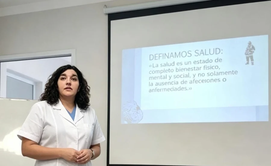 Capacitación sanitaria dictada por una enfermera profesional
